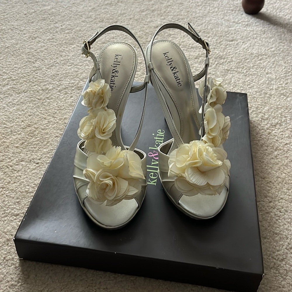 Kelly & Katie Ivory Flower heels
